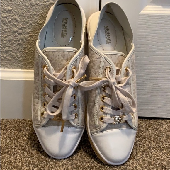 Michael Kors shoes - Picture 2 of 3